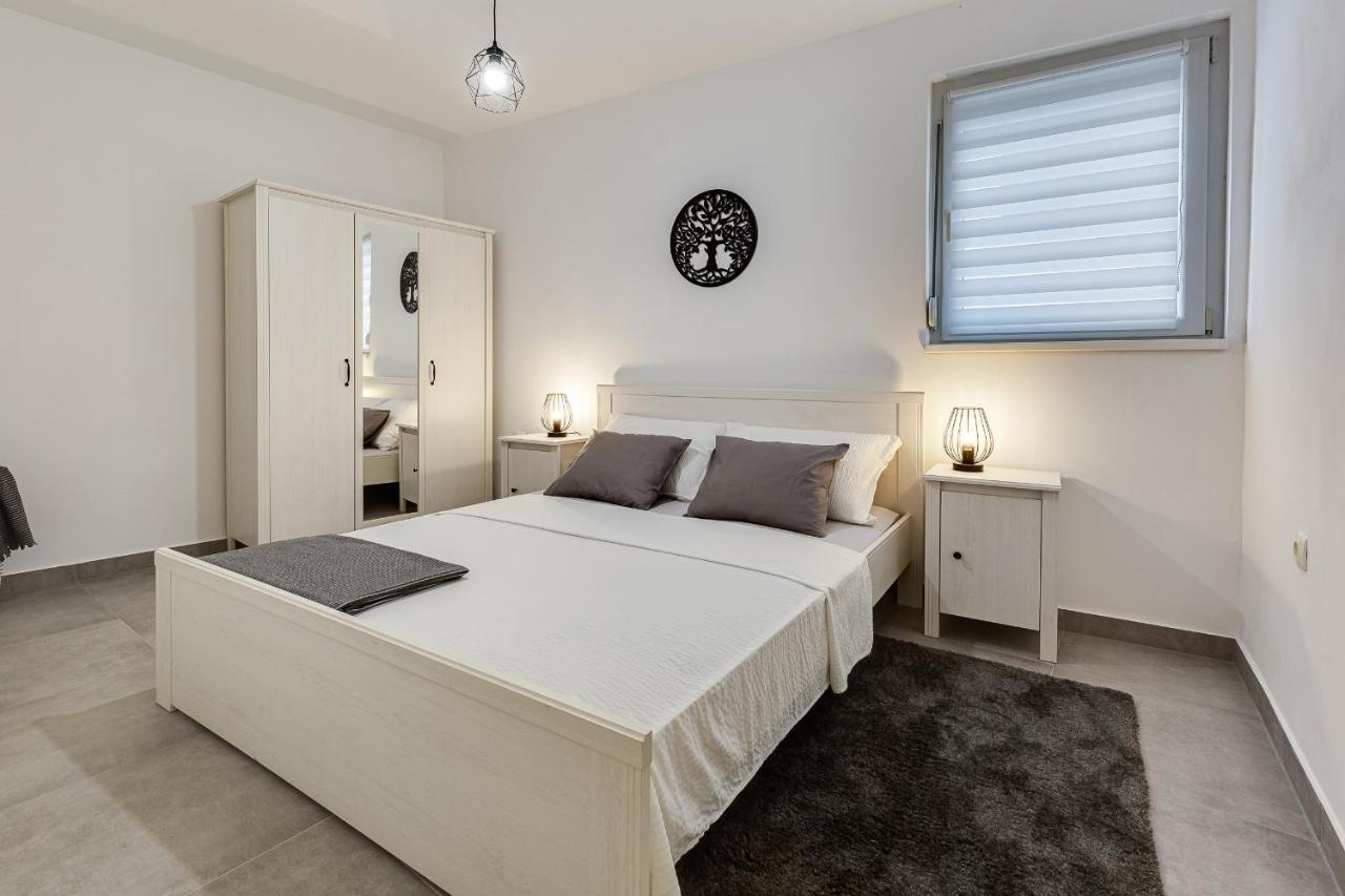 Apartments Juraj Петрчане Екстер'єр фото